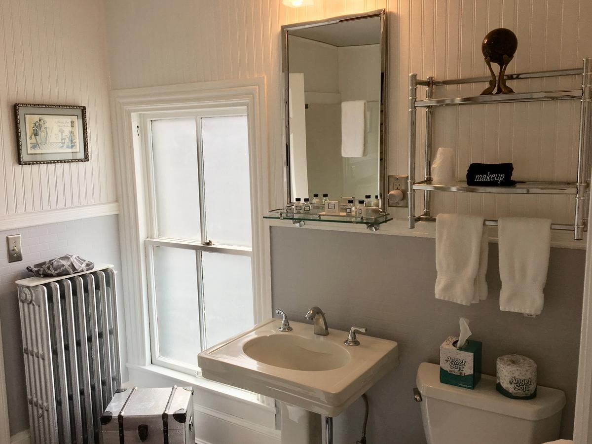 Queen Vic Guest House (Adults Only) Προβινστάουν Εξωτερικό φωτογραφία